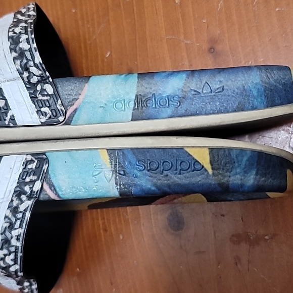 ADIDAS WOMEN'S ADILETTE SLIDE SLIP ON MULTICOLOR SANDAL SIZE 7 - Picture 8 of 8